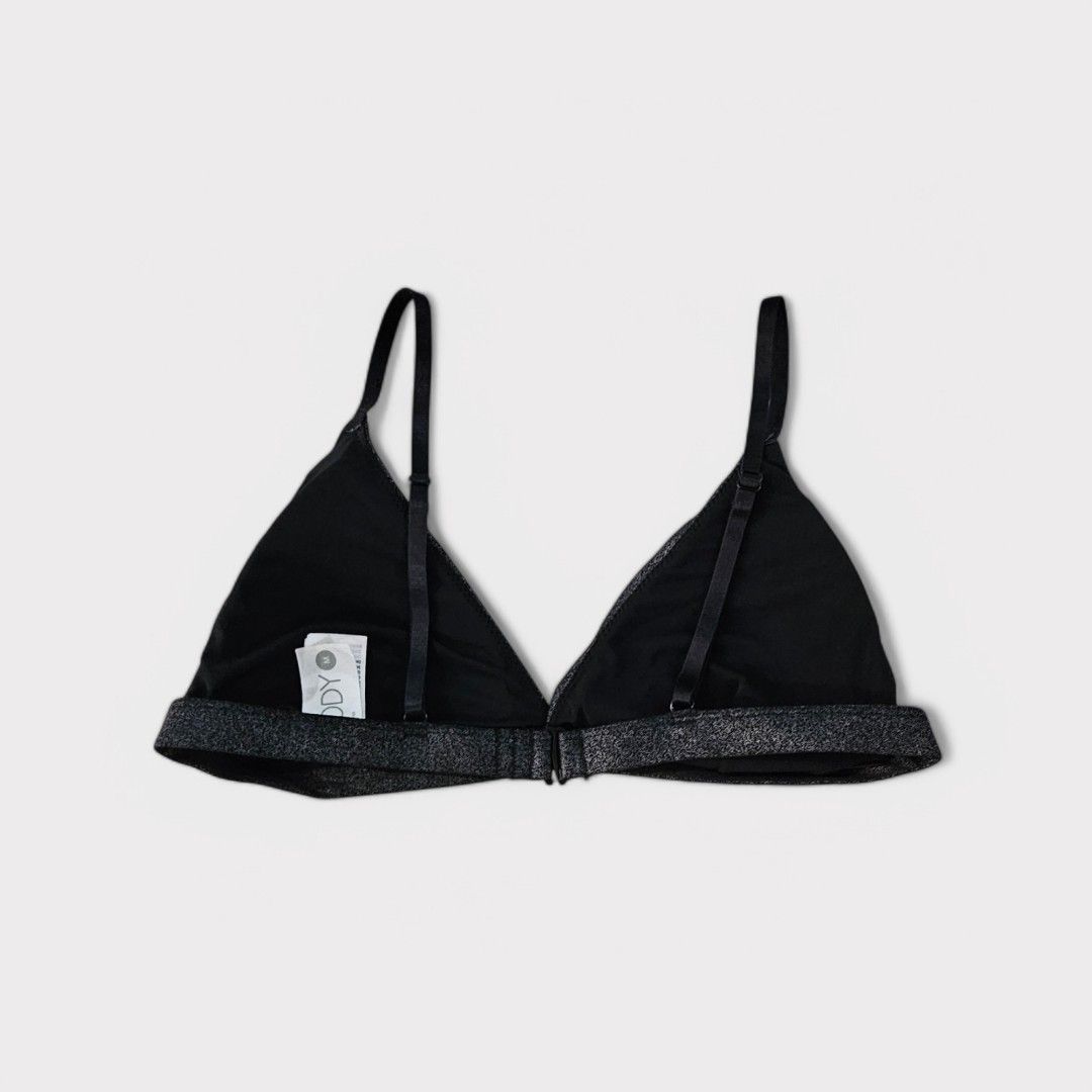 H&M Soft Bra (Category: Undergarments & Loungewear) located in Paranaque City. Submitted by shopextraph (Listing ID 1353153675, Image 2). Description: [Unused] H&M Soft Bra Glittery Color: Black Size: Fits up to 36-38 Cup B No other inclusions. All photos taken by the seller..