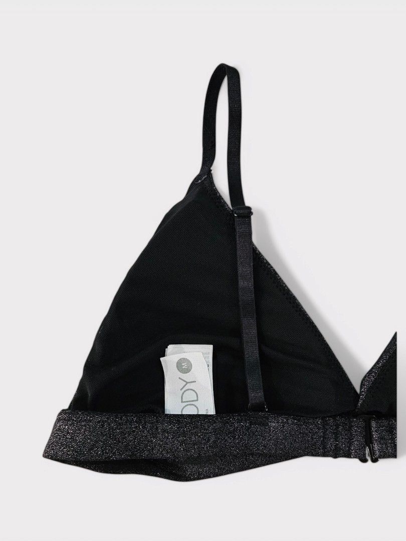 H&M Soft Bra (Category: Undergarments & Loungewear) located in Paranaque City. Submitted by shopextraph (Listing ID 1353153675, Image 3). Description: [Unused] H&M Soft Bra Glittery Color: Black Size: Fits up to 36-38 Cup B No other inclusions. All photos taken by the seller..