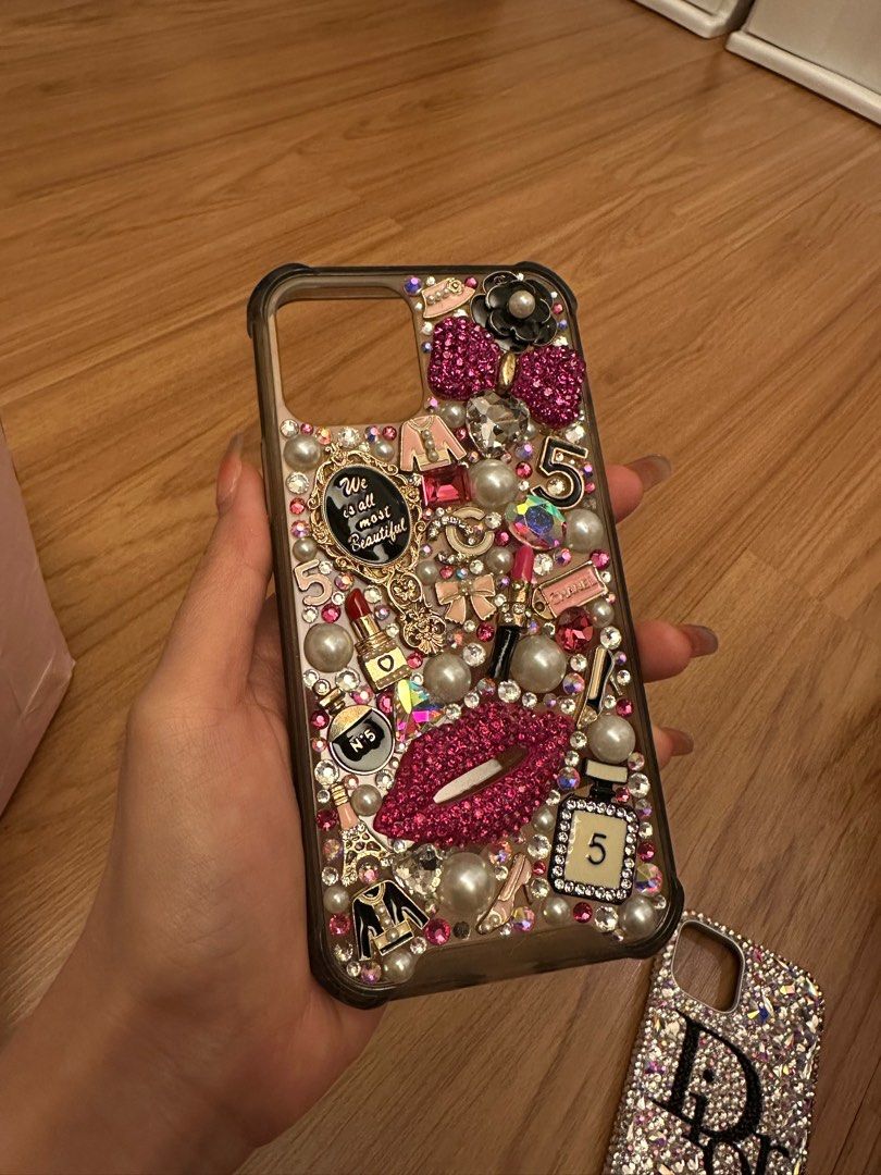 Ip 12 pro (Category: Cases & Covers) located in Kuala Lumpur. Submitted by arisadaniel (Listing ID 1353201586, Image 3). Description: condition 9/10 Rm100 Ip 12 I hilang so all casing letgo swarovski stone & tahan lasak pick up : Swiss garden resisdence .