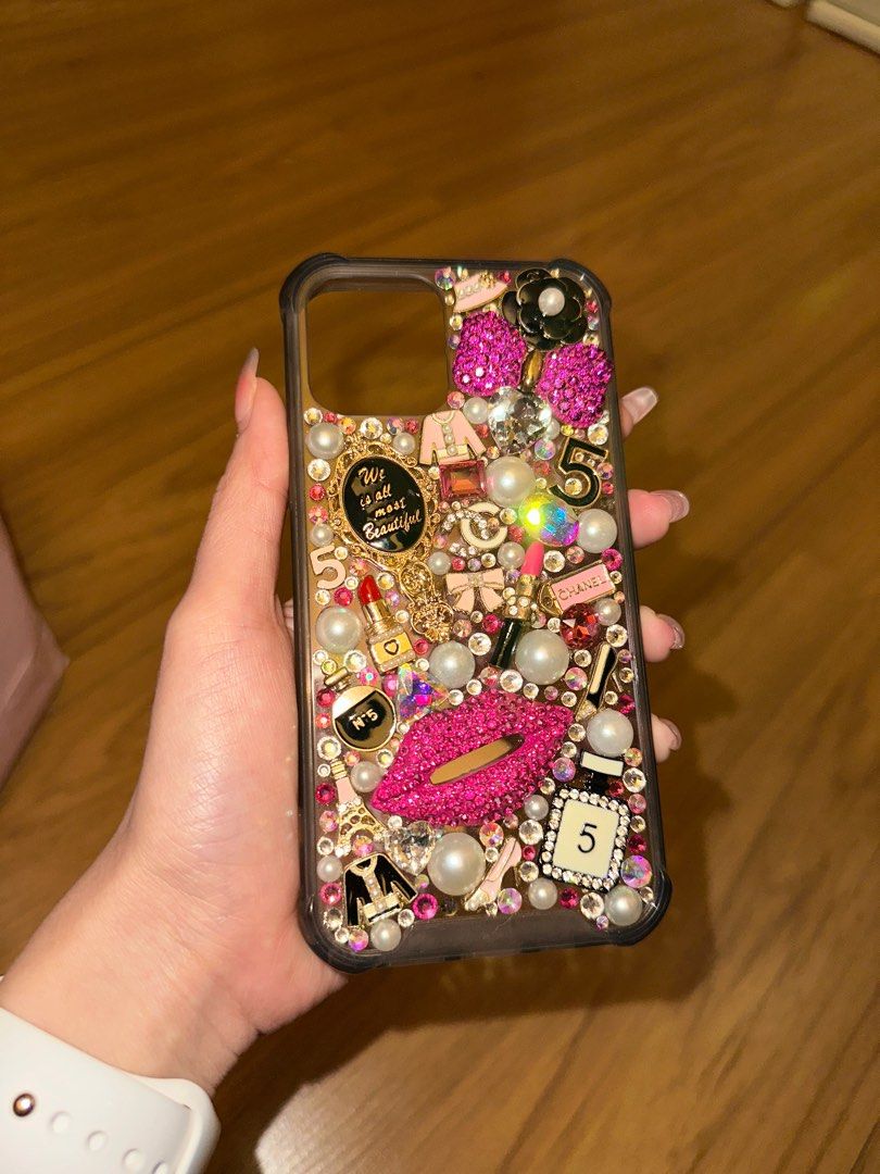 Ip 12 pro (Category: Cases & Covers) located in Kuala Lumpur. Submitted by arisadaniel (Listing ID 1353201586, Image 1). Description: condition 9/10 Rm100 Ip 12 I hilang so all casing letgo swarovski stone & tahan lasak pick up : Swiss garden resisdence .