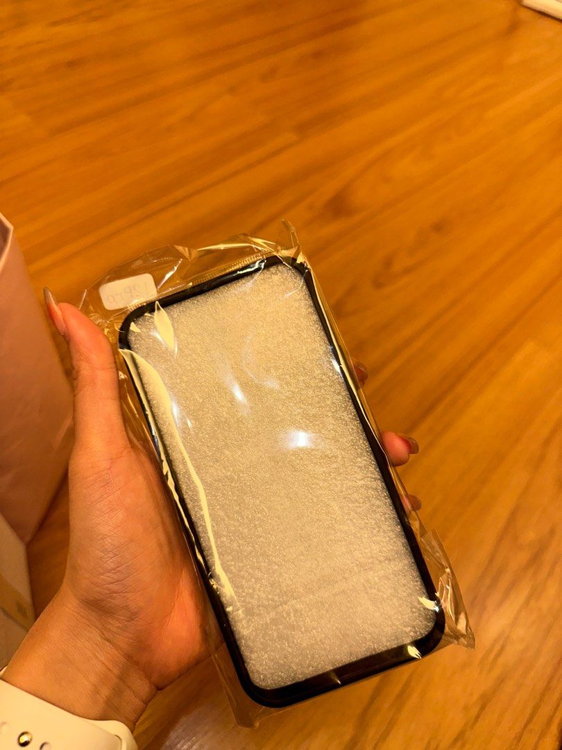 Ip 12pro (Category: Cases & Covers) located in Kuala Lumpur. Submitted by arisadaniel (Listing ID 1353201745, Image 3). Description: condition 9/10 Rm100 Ip 12 I hilang so all casing letgo swarovski stone & tahan lasak pick up : Swiss garden resisdence .