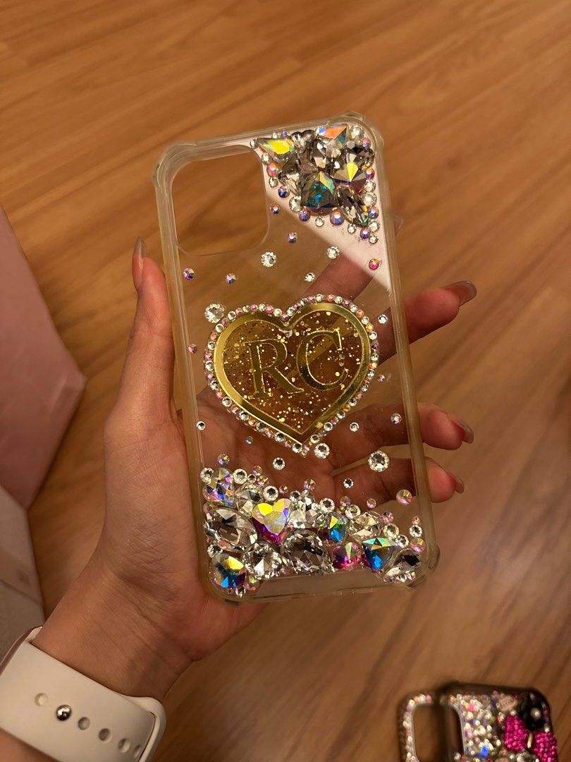 Ip 12pro casing (Category: Cases & Covers) located in Kuala Lumpur. Submitted by arisadaniel (Listing ID 1353201697, Image 2). Description: condition 9.8/10 Rm50 Ip 12 I hilang so all casing letgo swarovski stone & tahan lasak pick up : Swiss garden resisdence .