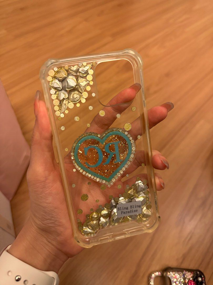 Ip 12pro casing (Category: Cases & Covers) located in Kuala Lumpur. Submitted by arisadaniel (Listing ID 1353201697, Image 3). Description: condition 9.8/10 Rm50 Ip 12 I hilang so all casing letgo swarovski stone & tahan lasak pick up : Swiss garden resisdence .
