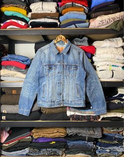(Category: ) located in . Submitted by luxoutdoorstreetwear (Listing ID 1353167105, Image 1). Description: .