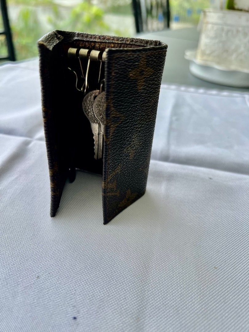 Louis Vuitton Monogram key pouch (Category: Luxury Bags & Wallets) located in Manila. Submitted by lifestylers.media (Listing ID 1353062359, Image 3). Description: Louis Vuitton Monogram key pouch vintage .