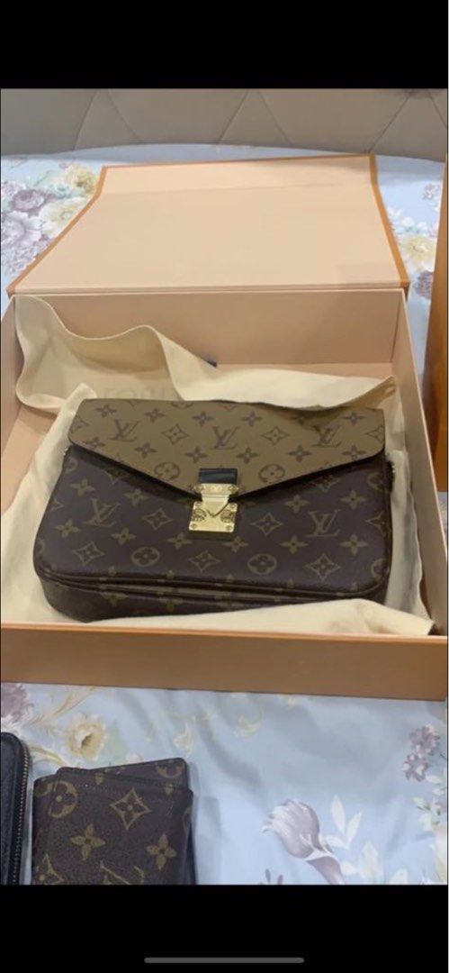 LV POCHETTE METIS REVERSE (Category: Luxury Bags & Wallets) located in San Juan City. Submitted by purselovebytin (Listing ID 1353174443, Image 1). Description: Comes in full set! Can check my record at LV Solaire for proof of puchase. Looks new with protective film intact as seen on photos! .