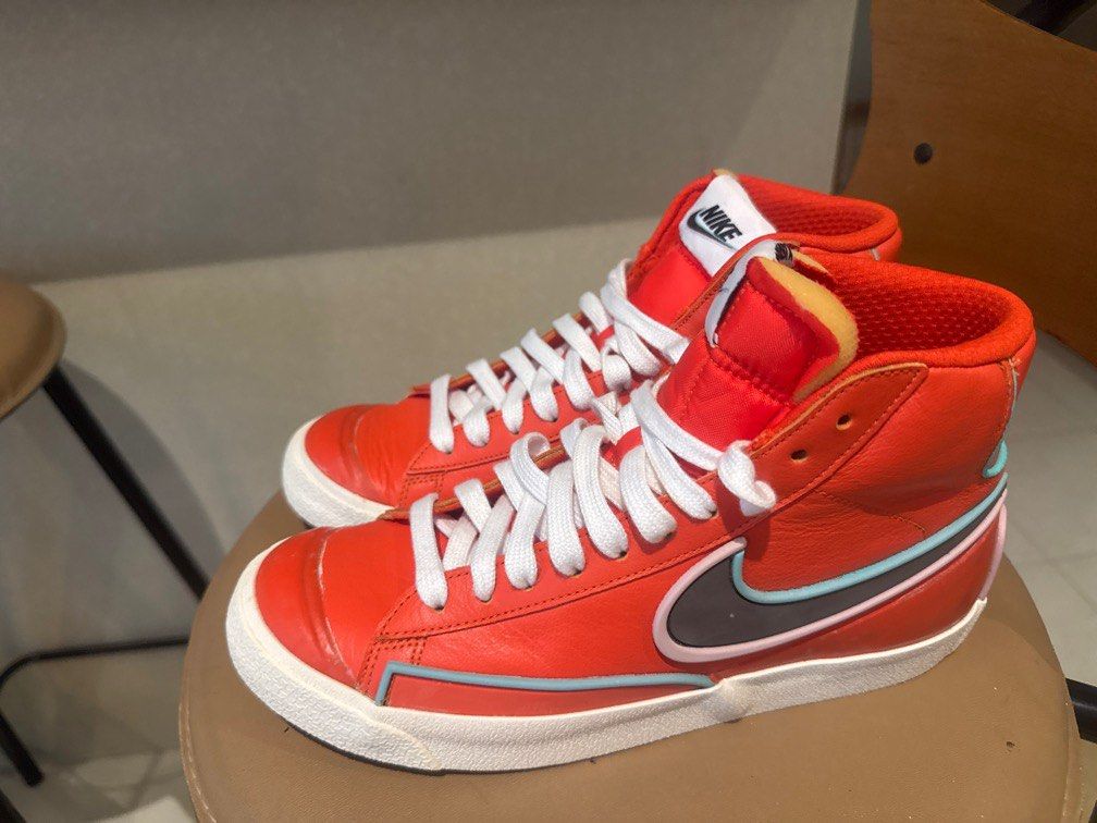 Nike D/MSIX (Category: Sneakers) located in Singapore. Submitted by mysticfox.629f9d (Listing ID 1353126818, Image 1). Description: Like new, Ladies size EUR 40 / US 7 / UK 6.