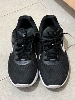 Nike Women’s Running Shoes - Revolution 6 in Black (US Size 9)