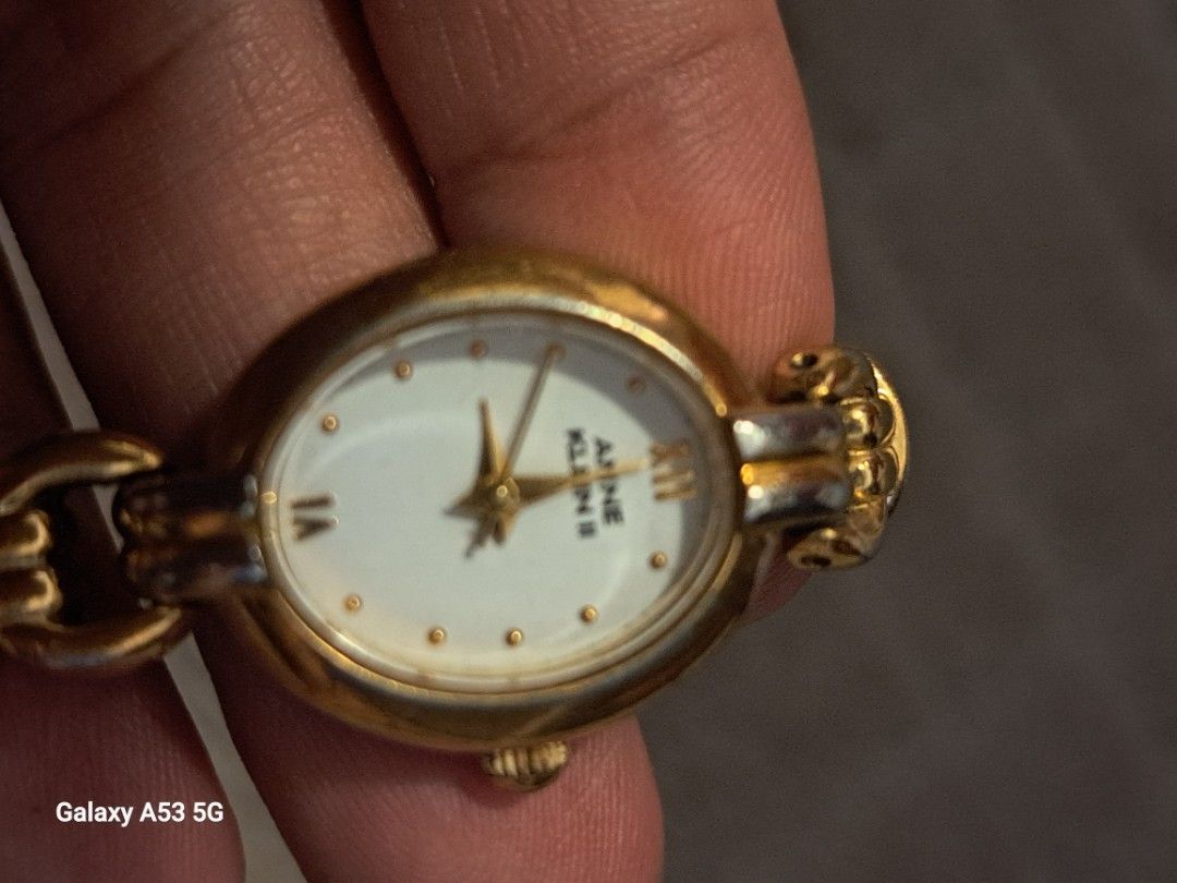 Original Anne Klein watch (Category: Luxury Watches) located in Caloocan City. Submitted by luzon2 (Listing ID 1353071302, Image 1). Description: original anne klein watch check nyo n lng po pictures s obvious flaws nya. no battery kayo n lng po magpalagay nasa 100-200 lng nmn. thanks.