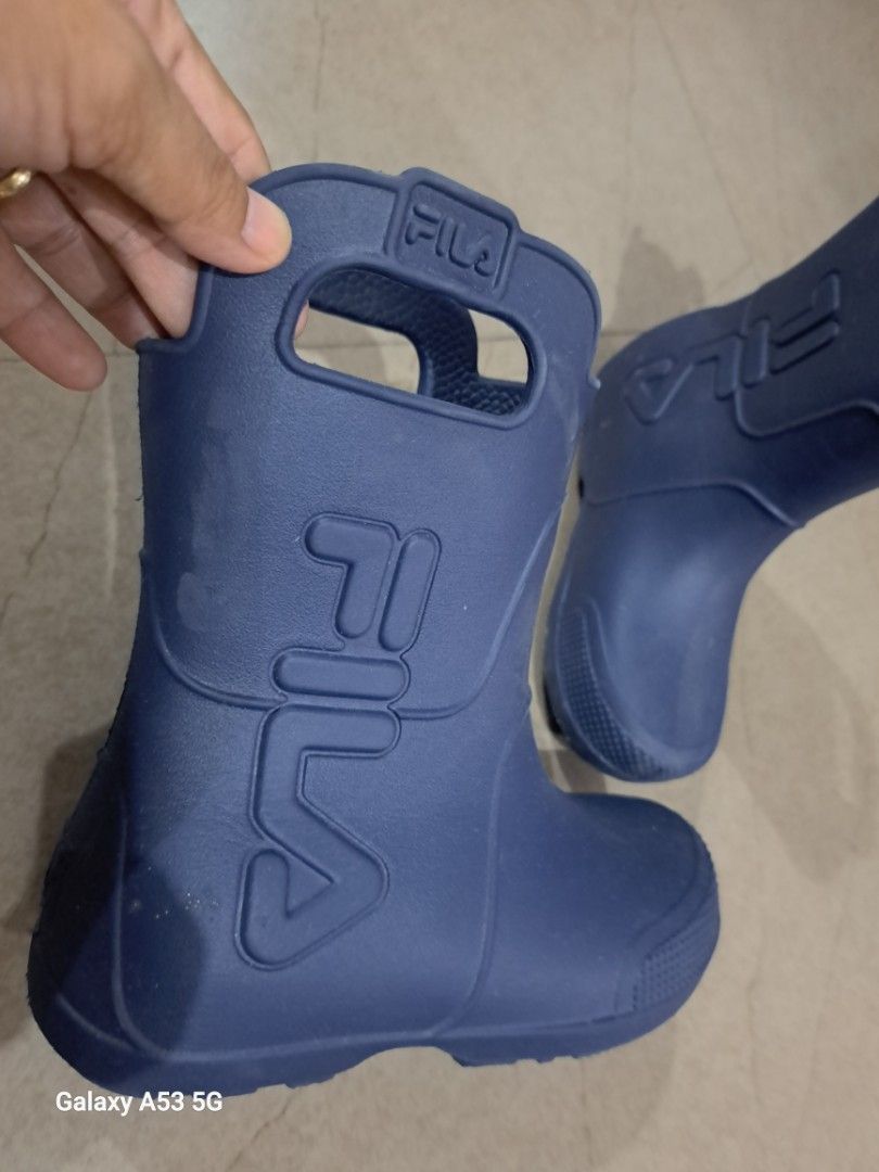 Original Fila rainboots (Category: Babies & Kids Fashion) located in Rizal. Submitted by luzon2 (Listing ID 1353200795, Image 2). Description: Fila rainboots original brand new without and box isinukat lng ng anak ko never p niya ginamit size 31-33.