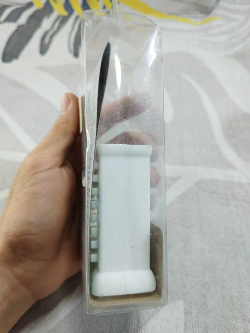 Plain White Soap Holder (Category: Bathtub & Bath Accessories) located in Santa Cruz. Submitted by jmy_surplus.2 (Listing ID 1353057477, Image 3). Description: Size ; L - 3 w - 3 Color ; White Type ; Soap Holder Brand ; No brand Material ; Rubber Style ; White Soap Holder LG 106 JMY 4.