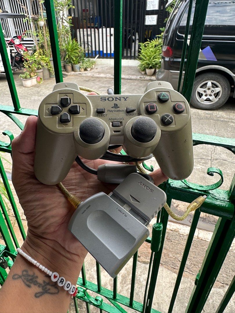 Playstation Controller plus Converter (Category: In-Game Products) located in Rodriguez. Submitted by pwestoonlinestore (Listing ID 1353210446, Image 1). Description: Untested :).