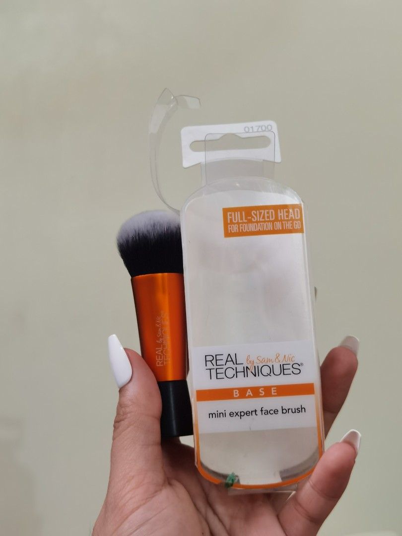 Real techniques face brush (Category: Makeup) located in Paranaque City. Submitted by colormeredph (Listing ID 1353124493, Image 1). Description: 350.