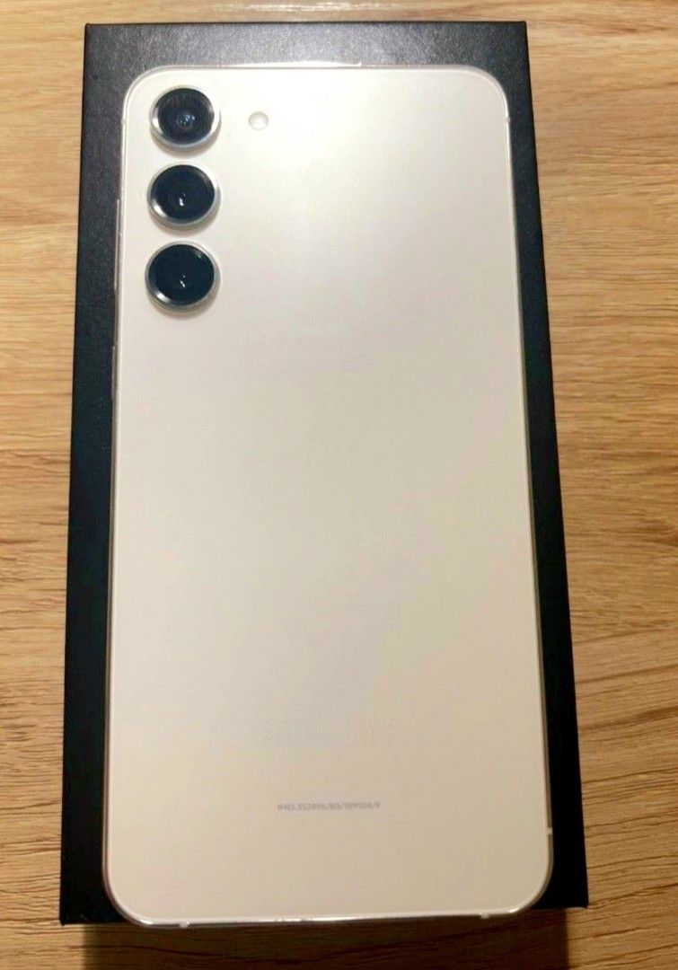 Samsung S23+ (Category: Samsung) located in Manila. Submitted by bubba20 (Listing ID 1353140644, Image 3). Description: Samsung S23+ 5g 8/ 256GB Snapdragon 8 gen 2 Color : Cream Openline Dual sim No hidden issues No amoled burn or green green screen Super smooth w/screen protector Front and back With free phone case.