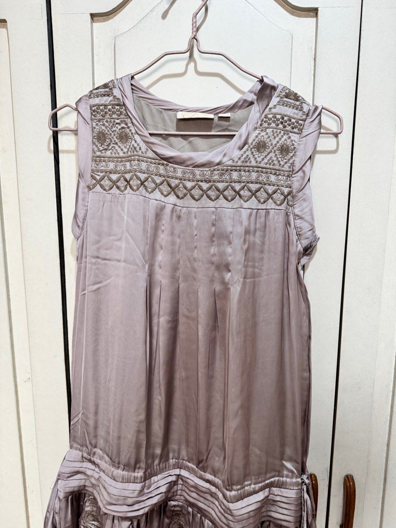 Satin Dress (Category: Dresses) located in Manila. Submitted by dodebelen (Listing ID 1353086247, Image 2). Description: Very beautiful satin dress.