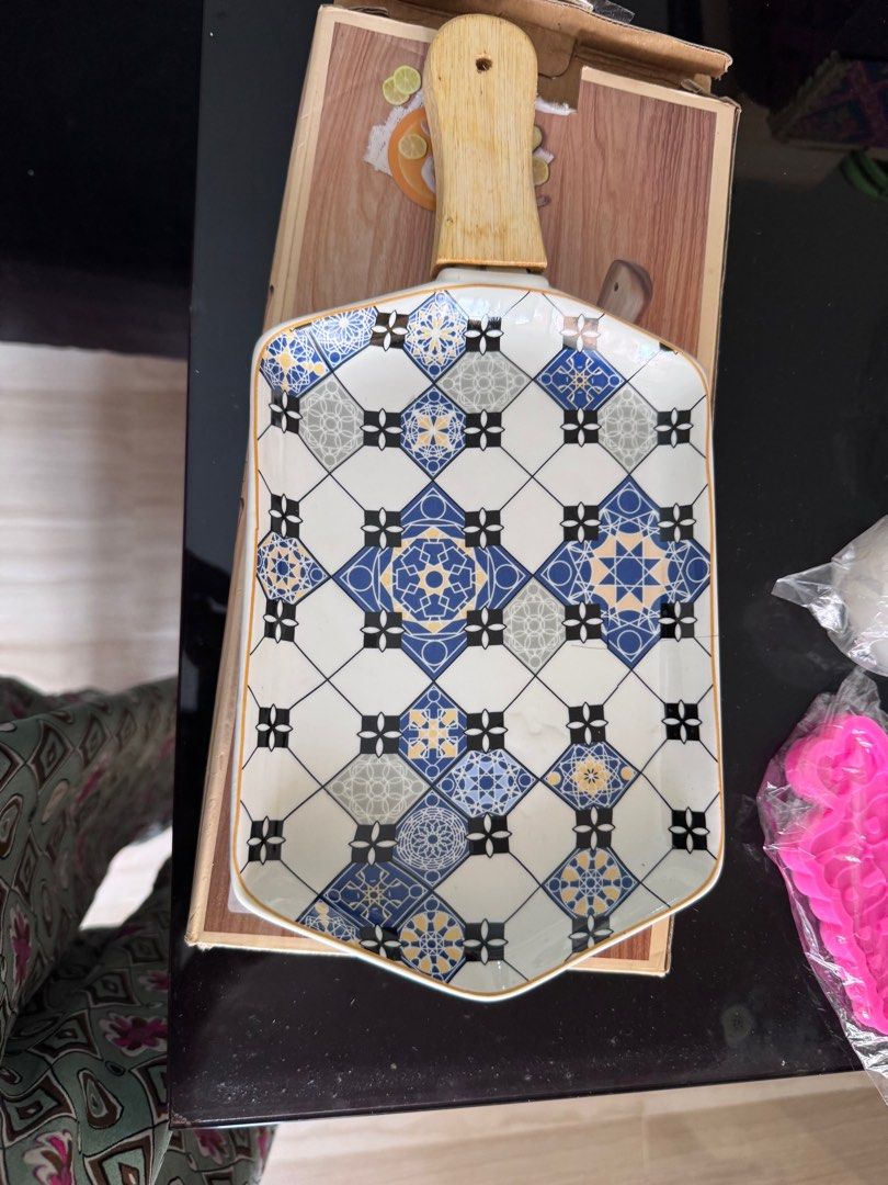 Serving platter small (Category: Other Kitchenware & Tableware) located in Singapore. Submitted by seashells456 (Listing ID 1353088733, Image 1). Description: .