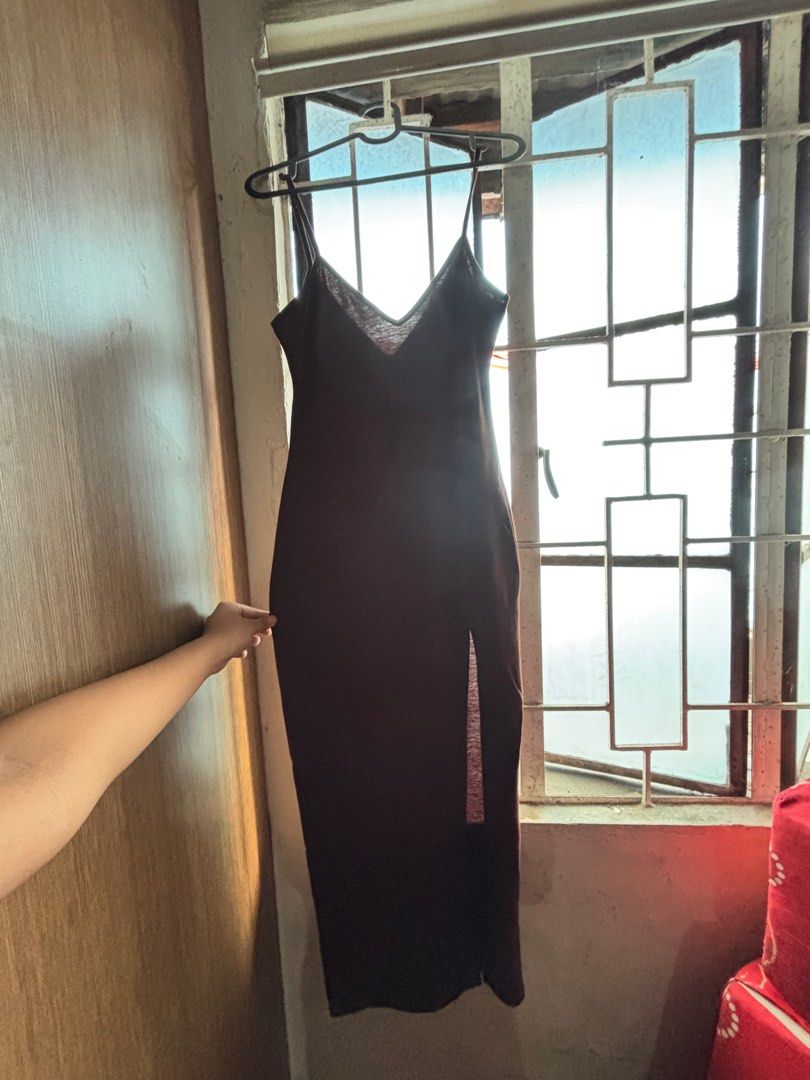 SHEIN Brown Spaghetti Strap Dress with Slit and Structure (Category: Dresses) located in Marikina City. Submitted by 451mail (Listing ID 1353083501, Image 2). Description: Has a slight. Only used twice. Almost angkle length on 5’3 height. Can fit small to medium frames. Body con dress has an hour glass silhouette, guaranteed to make you look good MOP: GCASH MOD: ggx, flash express, SDD (lalamove, angkas, joyride, move it) .