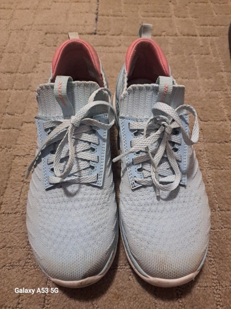 Skechers sneakers (Category: Sneakers) located in Caloocan City. Submitted by luzon2 (Listing ID 1353198278, Image 1). Description: skechers original size 35 / 22-23 cm light blue in color need wash.
