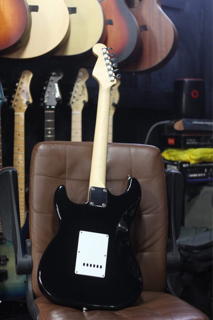 Thomson black stratocaster electric guitar (Category: Musical Instruments) located in Apalit. Submitted by angelic.archives (Listing ID 1353102317, Image 3). Description: PICK THIS UP AT ISKALA MUSIC STORE, APALIT, PAMPANGA 🎸THOMSON ST-1 stratocaster Thomson black stratocaster electric guitar 🎸BRANDNEW ELECTRIC GUITAR Fret: 22 Body: Solid Ash Wood Neck: Rosewood / Maple wood Fingerboard: Rosewood Pickup: S-S-S Controls:1V+2T Scale Length: 25-1/