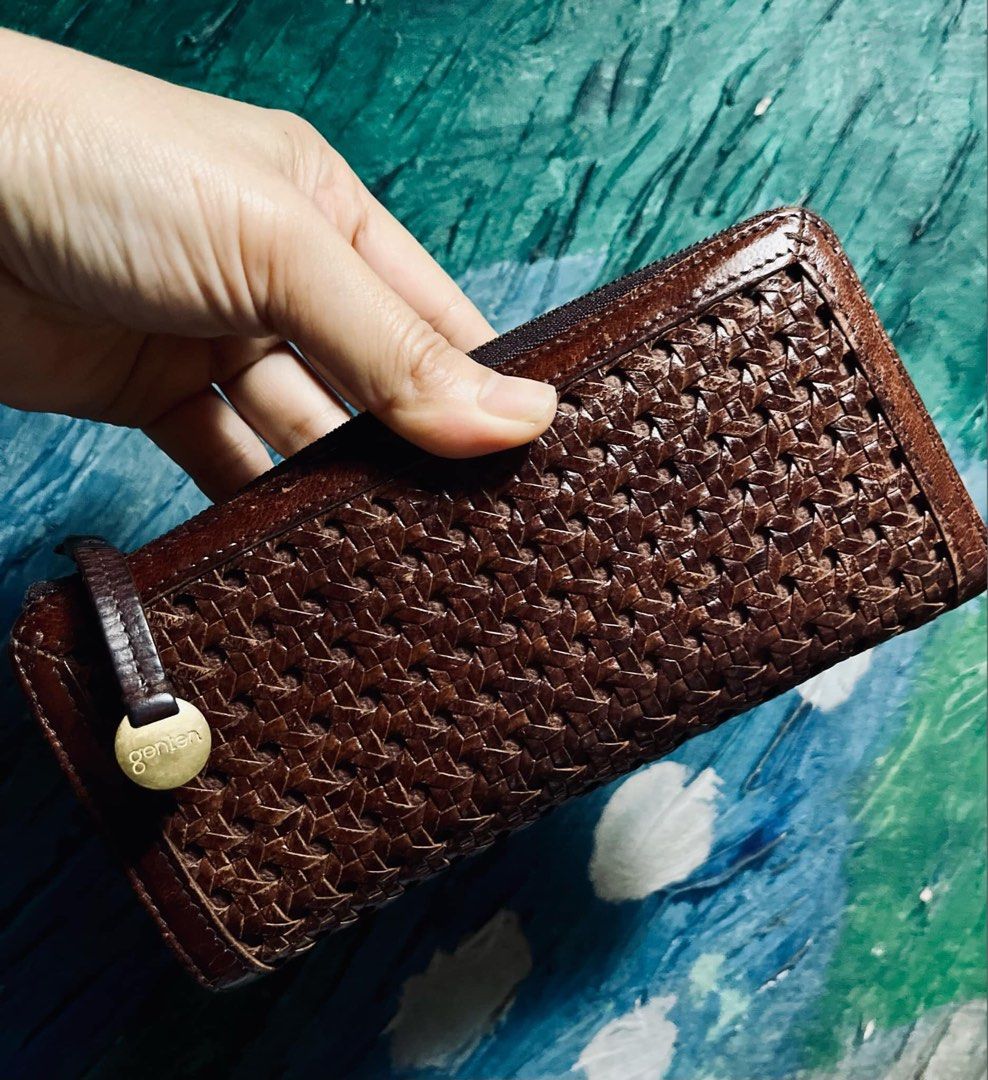 Wallet Leather (Category: Wallets & Card holders) located in Antipolo. Submitted by MSelection (Listing ID 1353211894, Image 1). Description: .