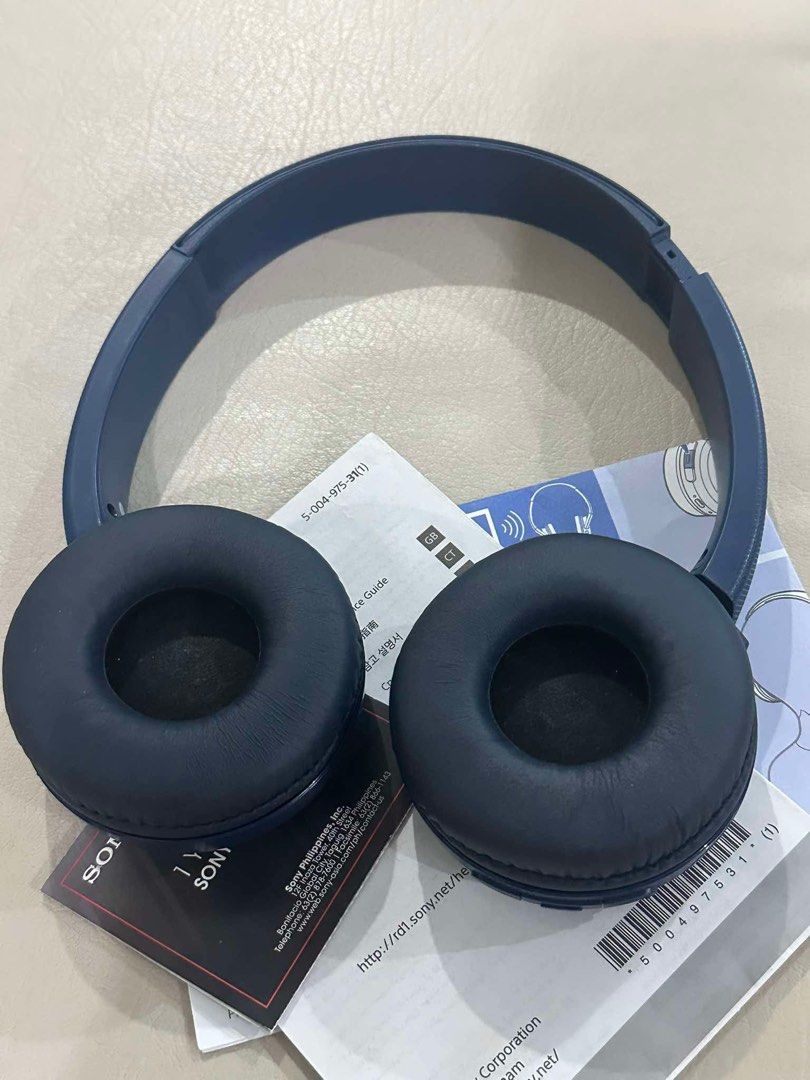 Wireless Bluetooth Headphones (Category: Headphones & Headsets) located in Manila. Submitted by anne99337 (Listing ID 1353118375, Image 1). Description: Used twice.
