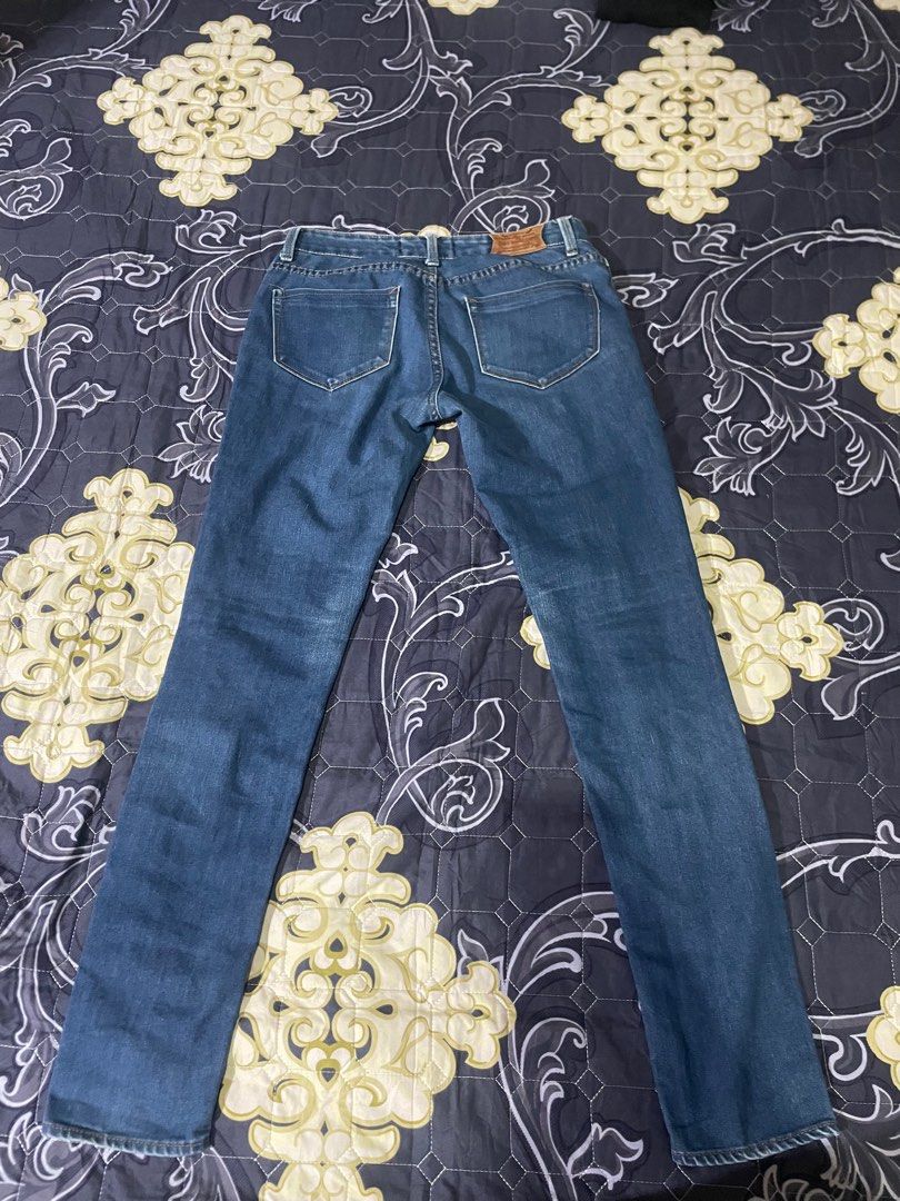 ZARA BASIC DEPT (Category: Jeans & Leggings) located in Kuala Lumpur. Submitted by aahmadadamm (Listing ID 1353117355, Image 2). Description: NEGOTIABLE✅ If you have questions, please feel free to ask😊.