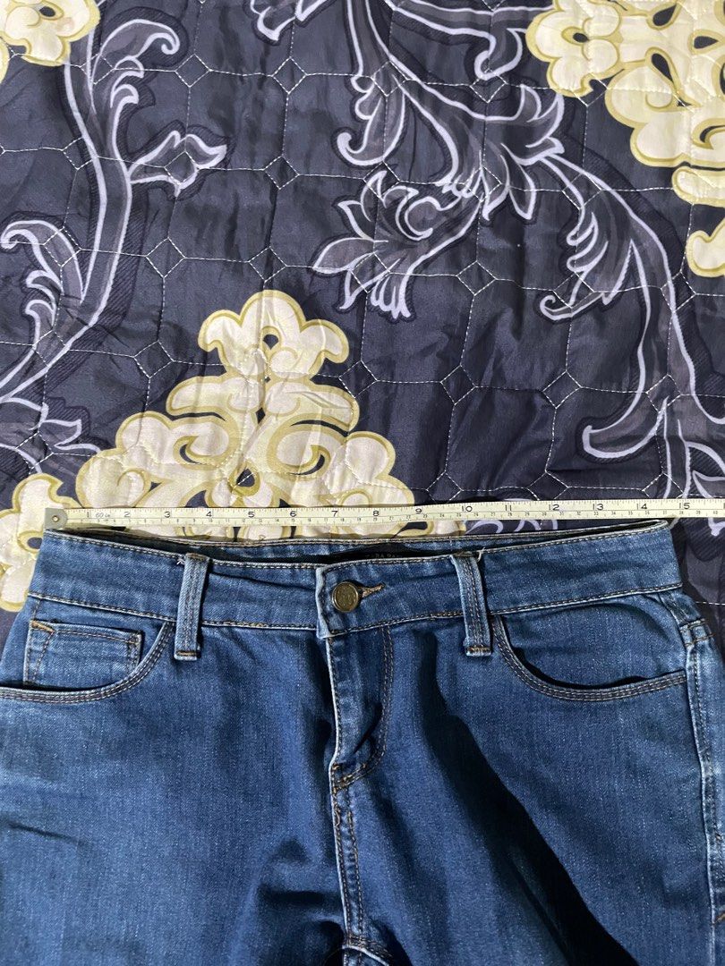 ZARA BASIC DEPT (Category: Jeans & Leggings) located in Kuala Lumpur. Submitted by aahmadadamm (Listing ID 1353117355, Image 3). Description: NEGOTIABLE✅ If you have questions, please feel free to ask😊.