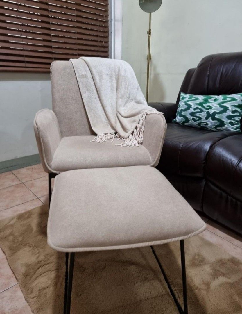 Accent chair with foot rest (Category: Chairs) located in Las Pinas. Submitted by luxeprelovedstuff (Listing ID 1353236510, Image 1). Description: accent chair w/ foot rest beige color- neutral like new selling low for pick up only (las piñas) pm for inquiries.