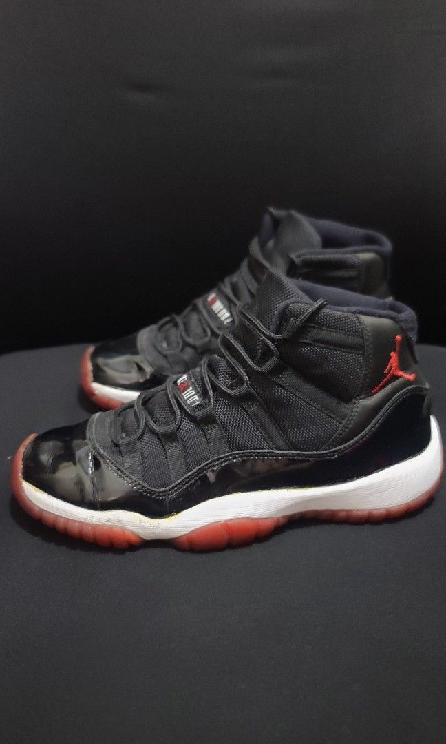 Air Jordan 11 Retro Playoffs Bred (Category: Sneakers) located in Cagayan de Oro. Submitted by buchick1015 (Listing ID 1353345538, Image 2). Description: FS: Air Jordan 11 Retro Playoffs Bred Size: US 6Y, EUR 38.5, 24cm has some signs of usage, but it is still spiky and presentable. Issue: has some reglue Loc: Uptown, CDO If for shipping, just add 100 for shipping fee.