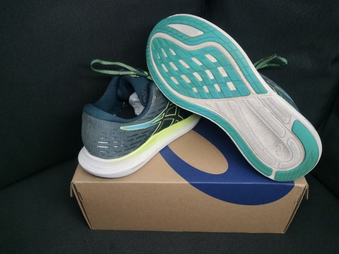 ASICS EvoRide 2 (Category: Sneakers) located in Singapore. Submitted by essenkicks (Listing ID 1353295778, Image 2). Description: 100% Authentic Comes with replacement box US 9 Buy 2 or more pairs 10% off 🎁 PM for more info/nego!.