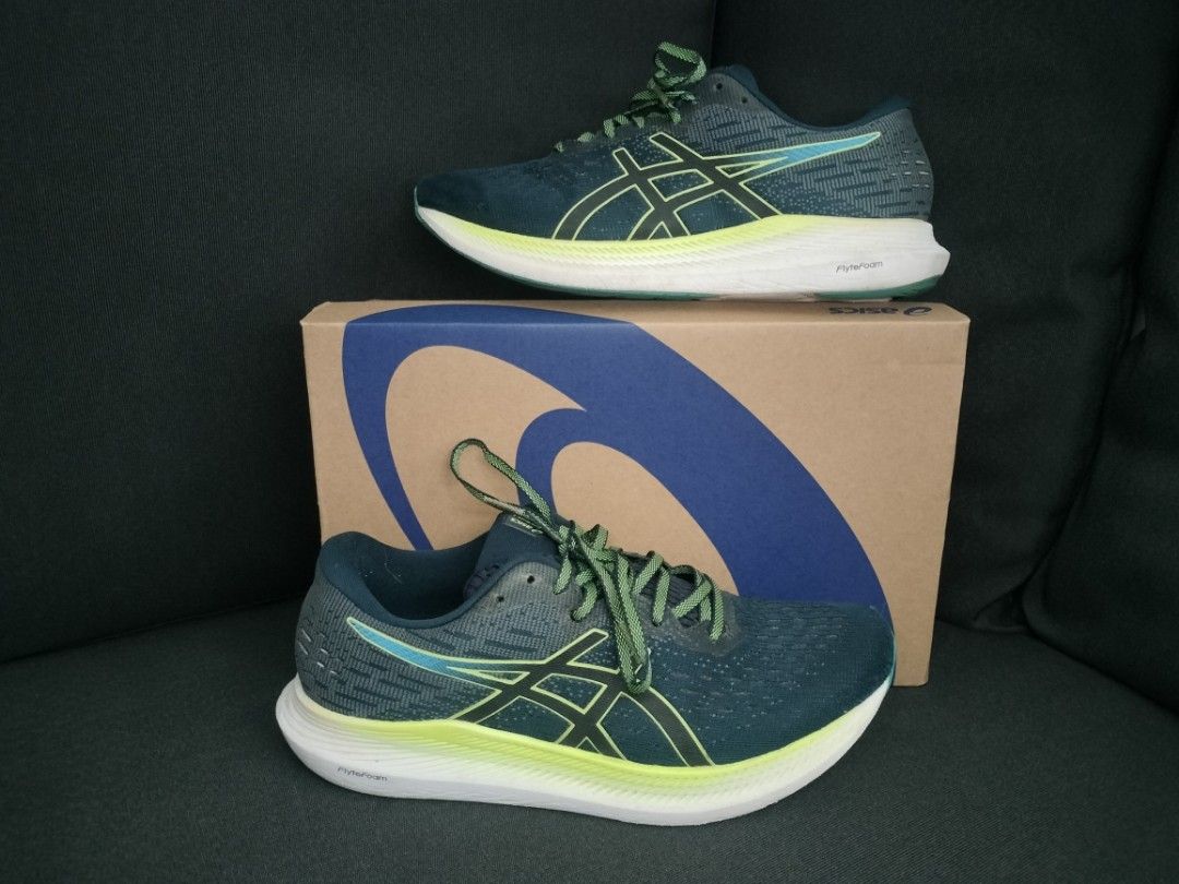 ASICS EvoRide 2 (Category: Sneakers) located in Singapore. Submitted by essenkicks (Listing ID 1353295778, Image 1). Description: 100% Authentic Comes with replacement box US 9 Buy 2 or more pairs 10% off 🎁 PM for more info/nego!.