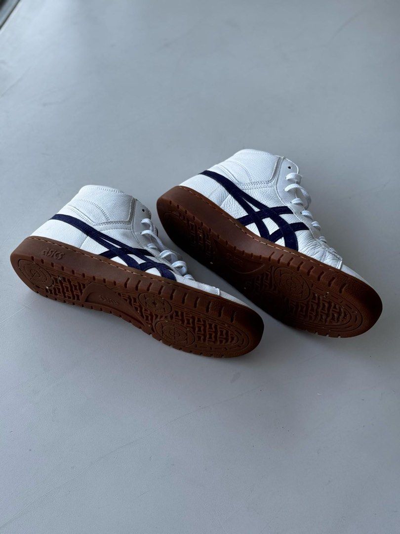 ASICS Gel-PTG Mid (Category: Sneakers) located in Singapore. Submitted by starhappiness (Listing ID 1353240760, Image 3). Description: Like new. Retailing at $180 ASICS Gel-PTG Mid. This model is inspired by classic basketball sneakers, featuring a mid-top leather upper, ASICS’ signature Tiger Stripes, and a gum sole for a retro aesthetic. Size EU 45 / US 11.