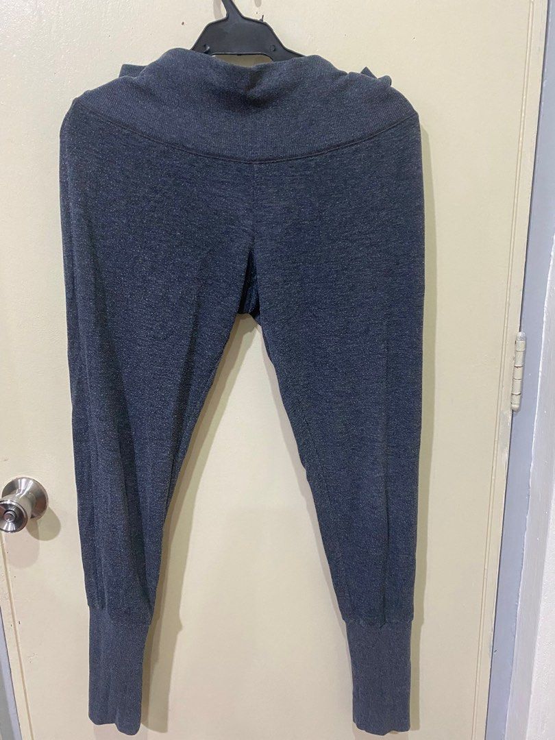 Authentic Alo Yoga Jogging Pants Large (Category: Activewear) located in Manila. Submitted by roseluxuryitems (Listing ID 1353402623, Image 2). Description: Authentic Alo Yoga Jogging Pants Large Still in good condition Washed ready to wear From us .