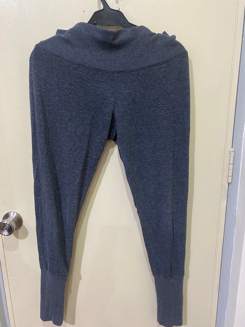 Authentic Alo Yoga Jogging Pants Large (Category: Activewear) located in Manila. Submitted by roseluxuryitems (Listing ID 1353402623, Image 1). Description: Authentic Alo Yoga Jogging Pants Large Still in good condition Washed ready to wear From us .