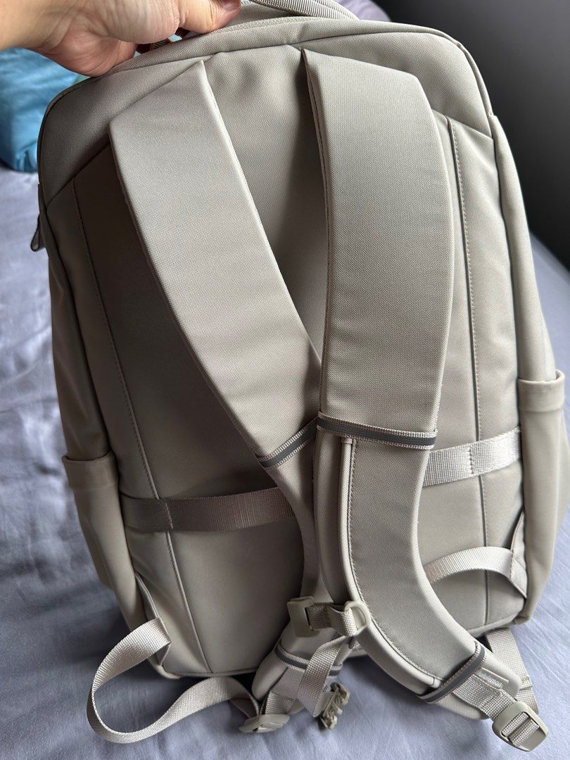 Backpack (Category: Backpacks) located in Singapore. Submitted by carebearzee (Listing ID 1353276961, Image 3). Description: Brought from hong Kong .