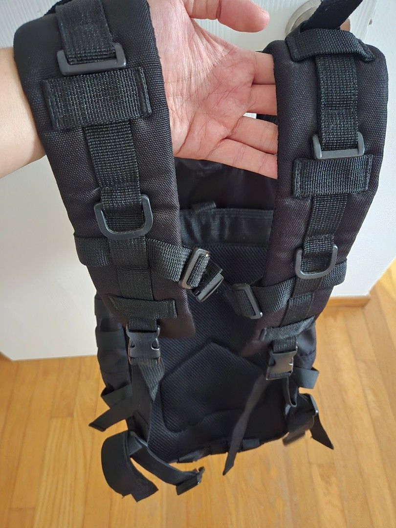Backpack (Category: Backpacks) located in Singapore. Submitted by ian8807 (Listing ID 1353305231, Image 3). Description: Brand new. Never been used before.