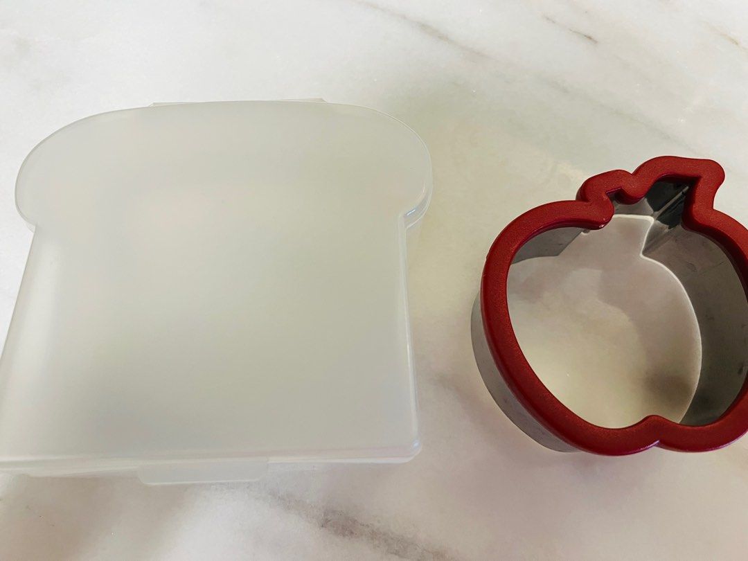 Bread box (Category: Food Organisation & Storage) located in Singapore. Submitted by phytmh (Listing ID 1353297420, Image 2). Description: Bread box with Apple shaped bread cutter.