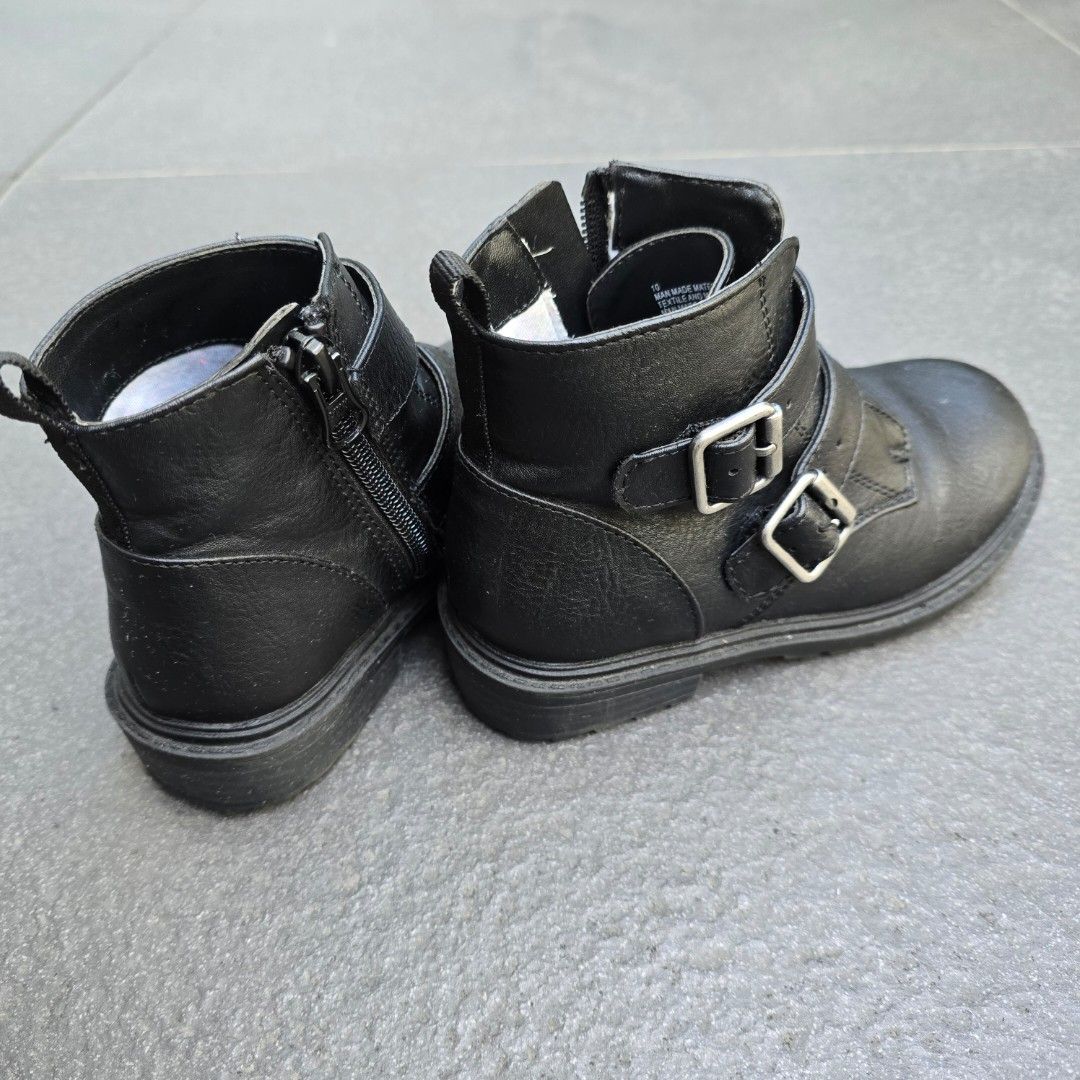 Cat & Jack zipper shoes black 10 (Category: Babies & Kids Fashion) located in Paranaque City. Submitted by preloveskae (Listing ID 1353269816, Image 2). Description: mint condition used once actual photo posted please see photo for size measurement no box.