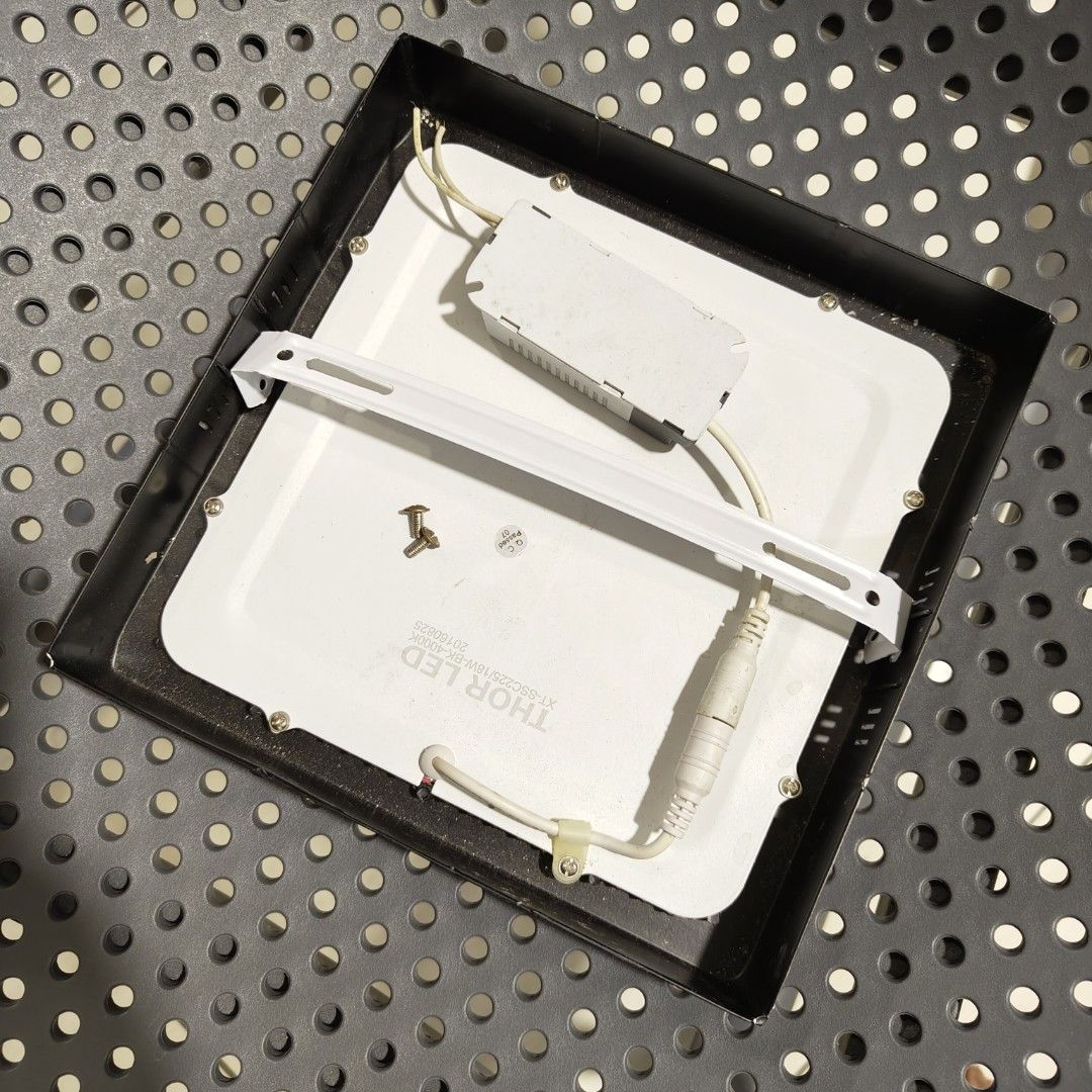 CEILING LIGHT (Category: Lighting) located in Kuala Lumpur. Submitted by imr.mail (Listing ID 1353338093, Image 2). Description: Good working condition. Cool White Light..