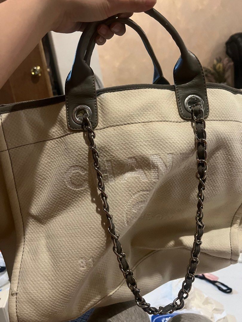Chanel (Category: Luxury Bags & Wallets) located in Angeles City. Submitted by raisedlog (Listing ID 1353399913, Image 3). Description: Only 1 chain. Other chain missing.