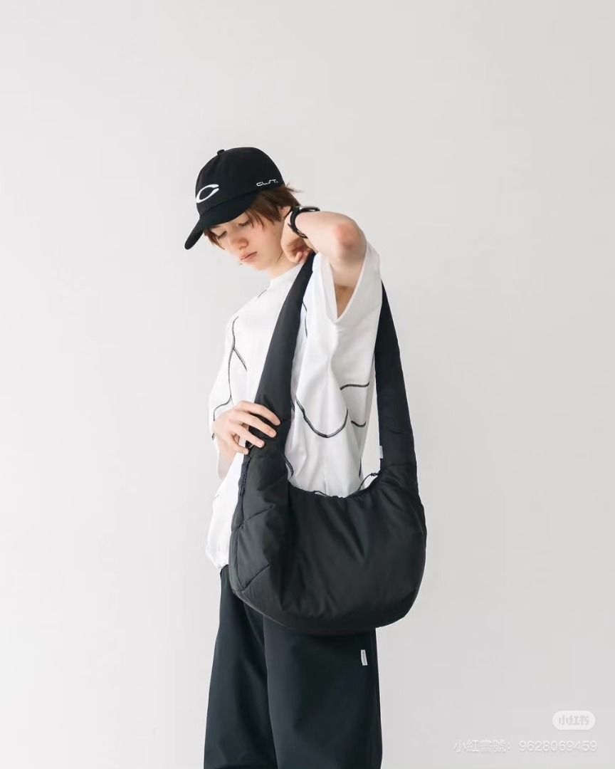 CLESSTE PADDED SYSTEM BAG (M), 他的時尚, 包包與錢包, 背包在旋轉拍賣