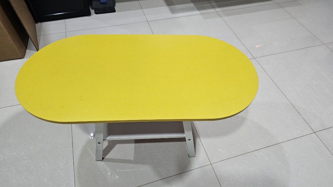 Cofee Table (Category: Tables & Sets) located in Singapore. Submitted by aliciawooyy (Listing ID 1353365751, Image 2). Description: 80×40×47 modern cofee table.