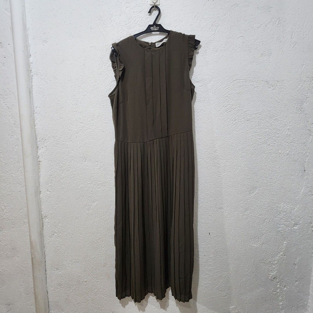 Concept Club - Dress (Category: Dresses) located in Cebu City. Submitted by deecanon (Listing ID 1353355714, Image 1). Description: small.