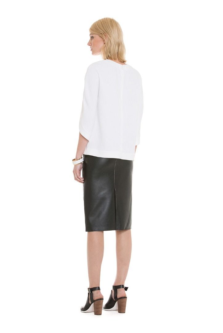 Country Road Top (Category: Women's Clothes) located in Melbourne. Submitted by ecochicka (Listing ID 1353279407, Image 3). Description: marked a size small.