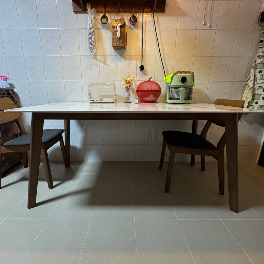 Dining Table (Category: Tables & Sets) located in Singapore. Submitted by xxmelxyxx (Listing ID 1353378735, Image 3). Description: 150 * 90 H76CM Jus received on 16/2 order wrong size. As good as new! .