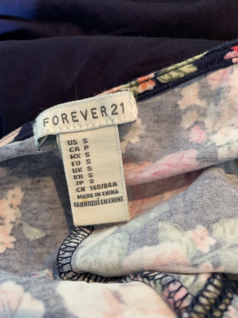 F21 Floral Dress S (Category: Dresses) located in Mati. Submitted by twinsst (Listing ID 1353318596, Image 2). Description: forever 21 bought at store +110 DF, shipping from Mati City Davao Oriental.