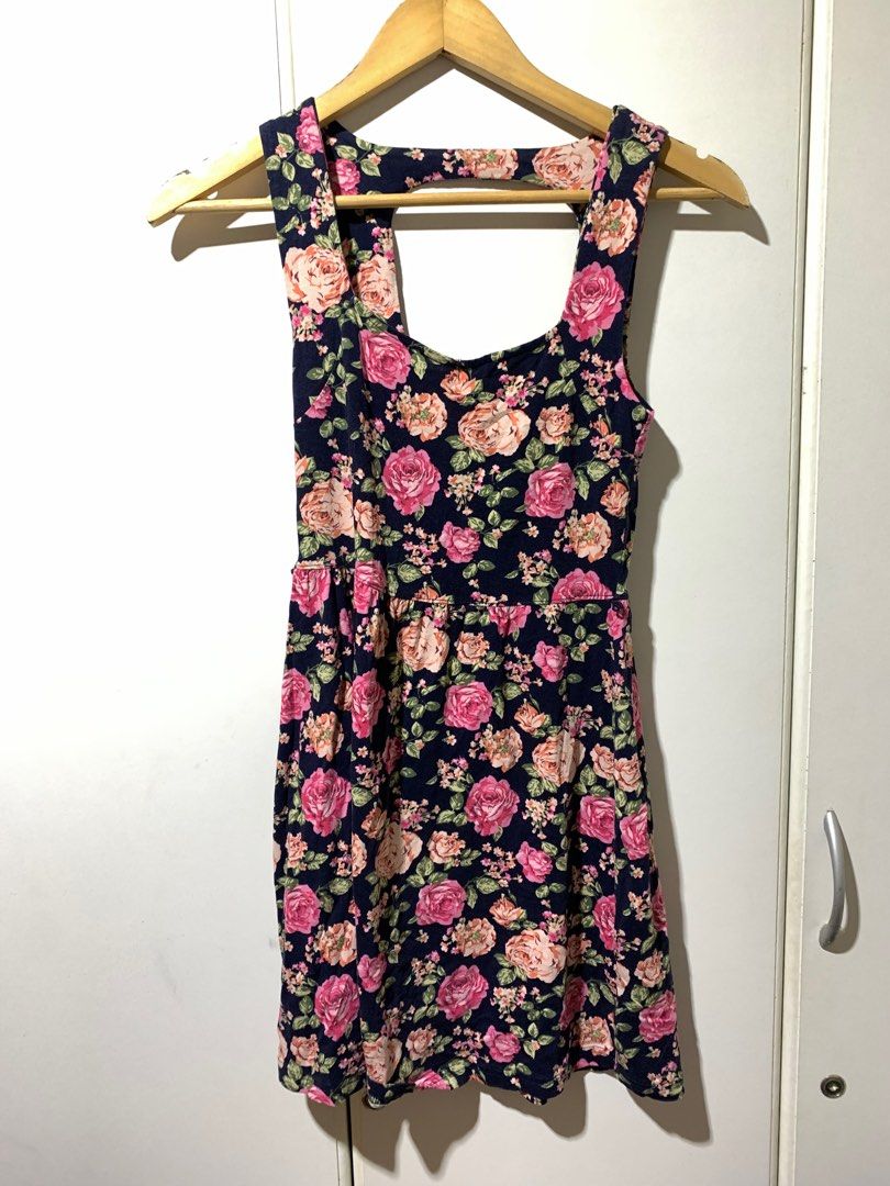 F21 Floral Dress S (Category: Dresses) located in Mati. Submitted by twinsst (Listing ID 1353318596, Image 3). Description: forever 21 bought at store +110 DF, shipping from Mati City Davao Oriental.
