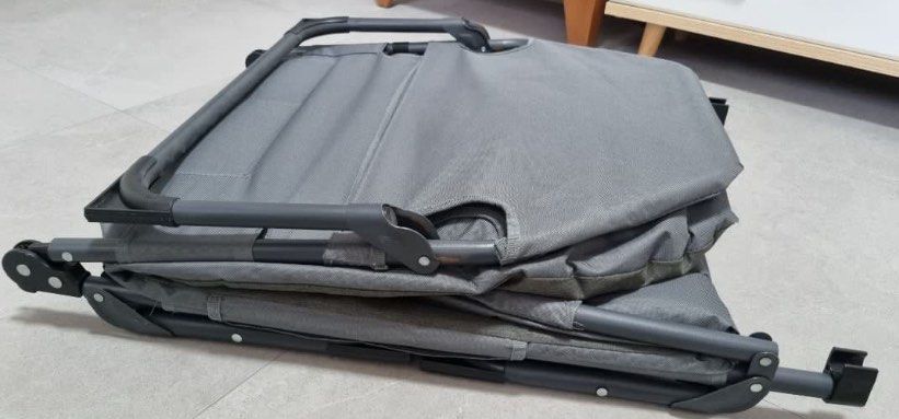 Foldable bed (Category: Bed Frames & Mattresses) located in Singapore. Submitted by bluefin (Listing ID 1353336348, Image 3). Description: Foldable bed with super soft cotton pad and side pouch for hand phone. Can be partially reclined as shown in the photo. Fully extended: L190 W63 H30 Folded: L80 W63 H18.