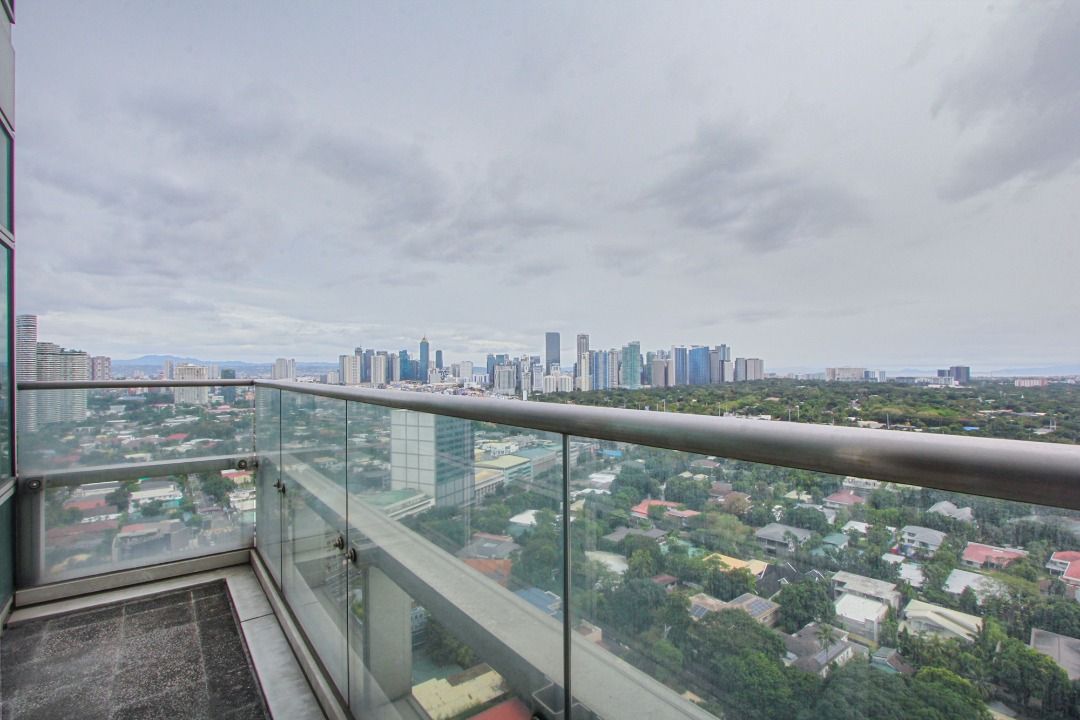 ⭐️ For Sale One Roxas Triangle (Category: Apartments & Condos) located in Manila. Submitted by joseph_perez (Listing ID 1353267791, Image 2). Description: One Roxas Triangle 📍 Price 110 ,000,000 IMPROVED PRICE 📍 308 sqm * 3 Bedrooms * 4 Toilet and Bath * Maids room * Den/ Office * Masters with walk in closet * Kitchen * Dirty kitchen * 📍Forbes * 3 parking slots Inclusive of Sellers Expenses Get in touch to know more about the property or sched