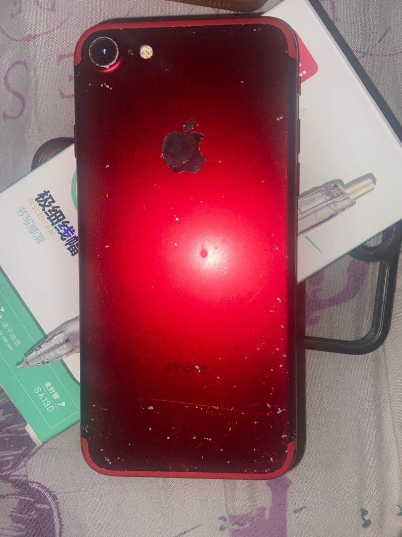 Iphone 7 Defective (Category: iPhone 7 Series) located in Manila. Submitted by uriekei (Listing ID 1353357429, Image 3). Description: RFS: Tambak at hindi na nagagamit. Means, 'di na bumubukas iyong phone unless palitan ng battery (not sure if yun lang sira). Issue: battery at home button, bukod diyan, baka meron pa na hindi namin alam. Can lower the price to 1k if sure buyer..